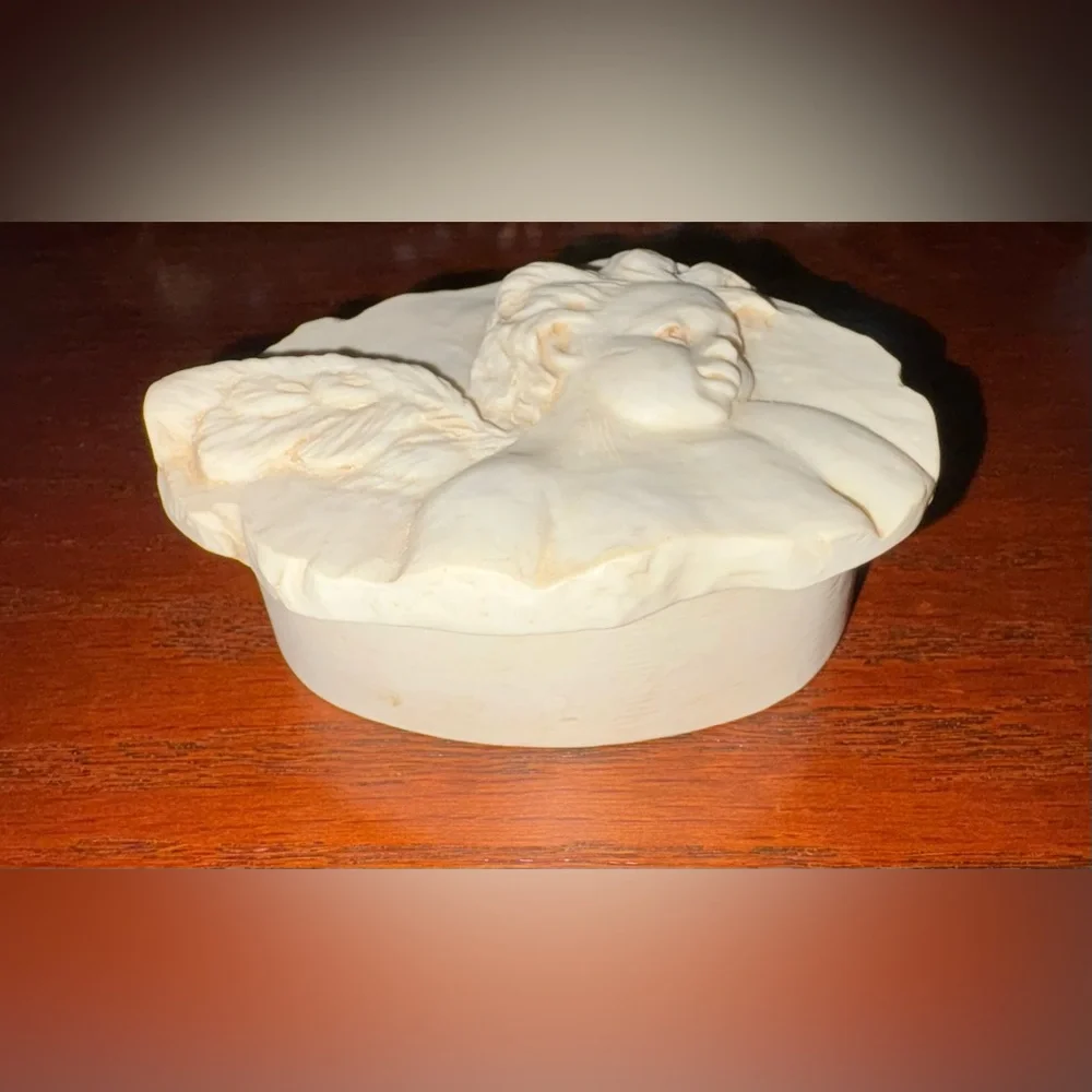 EUC Trinket Box: Hen-Feathers & Co., Cherub in Relief on Lid